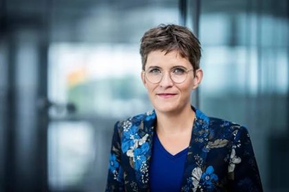 0404_Anna Luhrmann_2