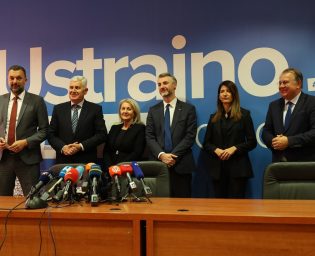 0811_hdz_trojka