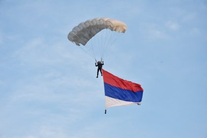1110_padobran_srbija
