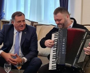 1302_dodik_harmonika