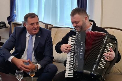1302_dodik_harmonika