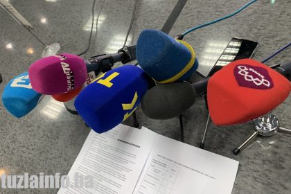 1302_mediji_mikrofoni