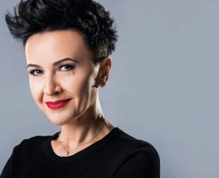 1305_amira_medunjanin