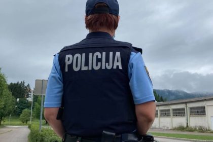 1709_slovenia_policija