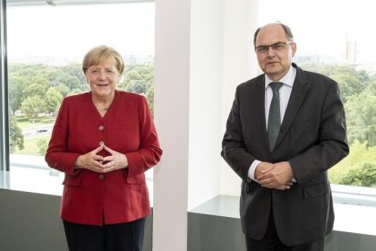 1808_merkel_schmidt