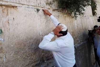 Dodik prilokom posjete "Zidu plača" u Jerusalemu