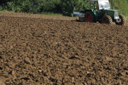 2102 proljetna sjetva_traktor12-1-880x495