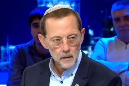 2105_moshe