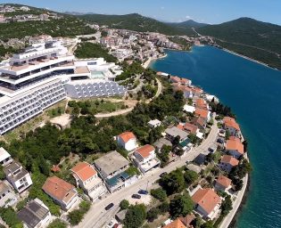 2205_neum_grand