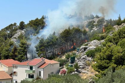 2406_pozar_makarska