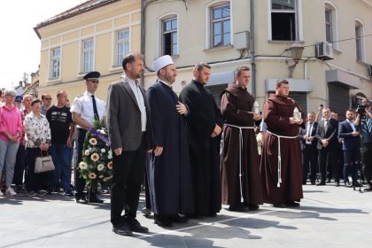 2505_kapija_vjerskisluzbenici