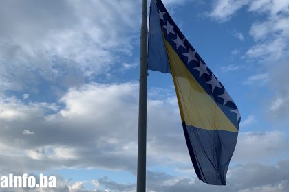 2511_zastava_hum