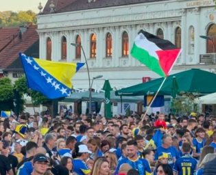 2806_palestina_navijaci_trg