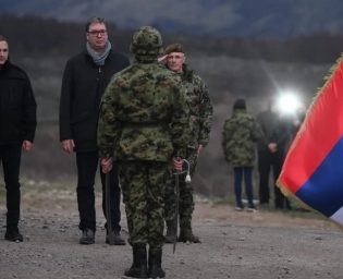 2905_vucic_vojska