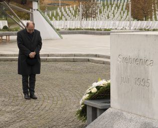 2910_Schmidt_srebrenica