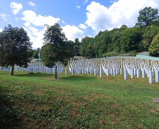 3108_srebrenica_potocari