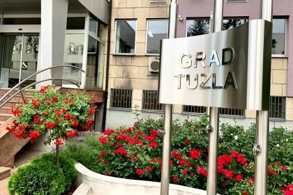 Gradtuzla_gradskauprava