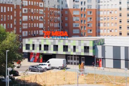 Mehmedalije Maka Dizdara F1 C4 Blok, Stupine – Tuzla
(iza hotela Tuzla - Grande)