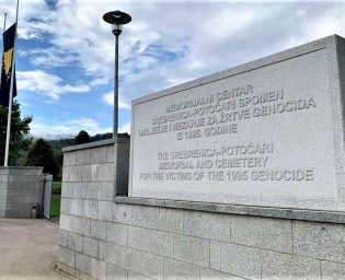 Memorijalni_Srebrenica_Potocari