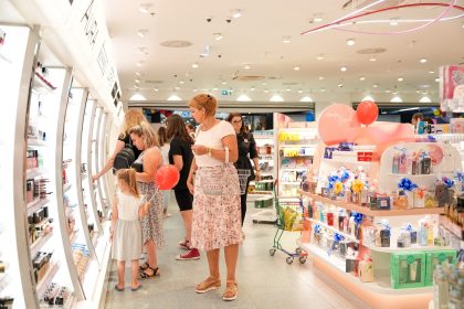 Otvorena preuređena dm prodavnica u Živinicama (2)