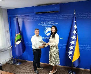 drzavni sluzbenici