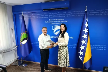 drzavni sluzbenici