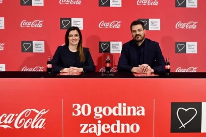 e2674b01-d78c-4541-9129-e075f8e6e3fecocacola