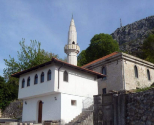 islamska-zajednica-nasilni-upad-u-dzamiju-u-ljubuskom-munifo_647dec9774533