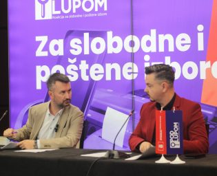 pod lupom