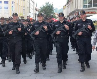 sadrzaj_2016_2016-crna_770_policija_tuzla
