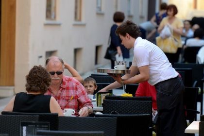 2703 konobar