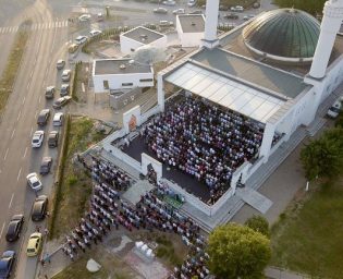 0406 bajram namaz