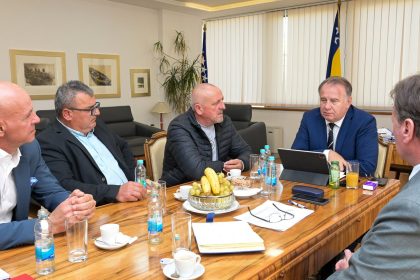 sastanak-premijera-niksica-i-ministra-hrnjica-s-predstavnicima-polj-udruzenja-20102025