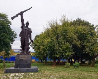 spomenik rudar husinska buna