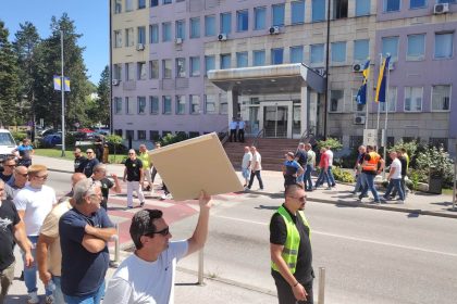 taksisti pred gradskom upravom