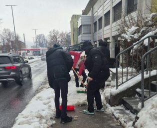 ucenici ciste snijeg